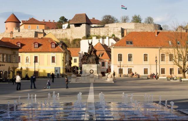 Fortuna Apartman Mini Eger Exteriör bild